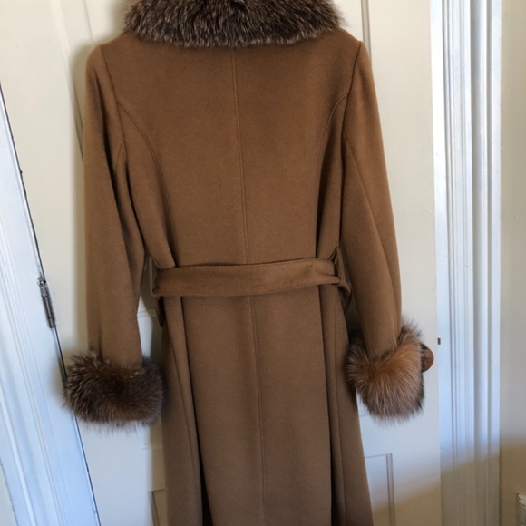 St. John Designer Cashmere/Wool coat with fur trim - Picture 2 of 4